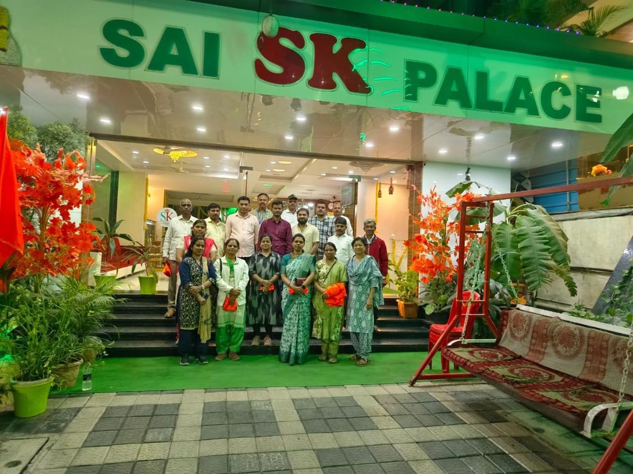 Hotel Sai Sk Palace Shirdi Exteriör bild