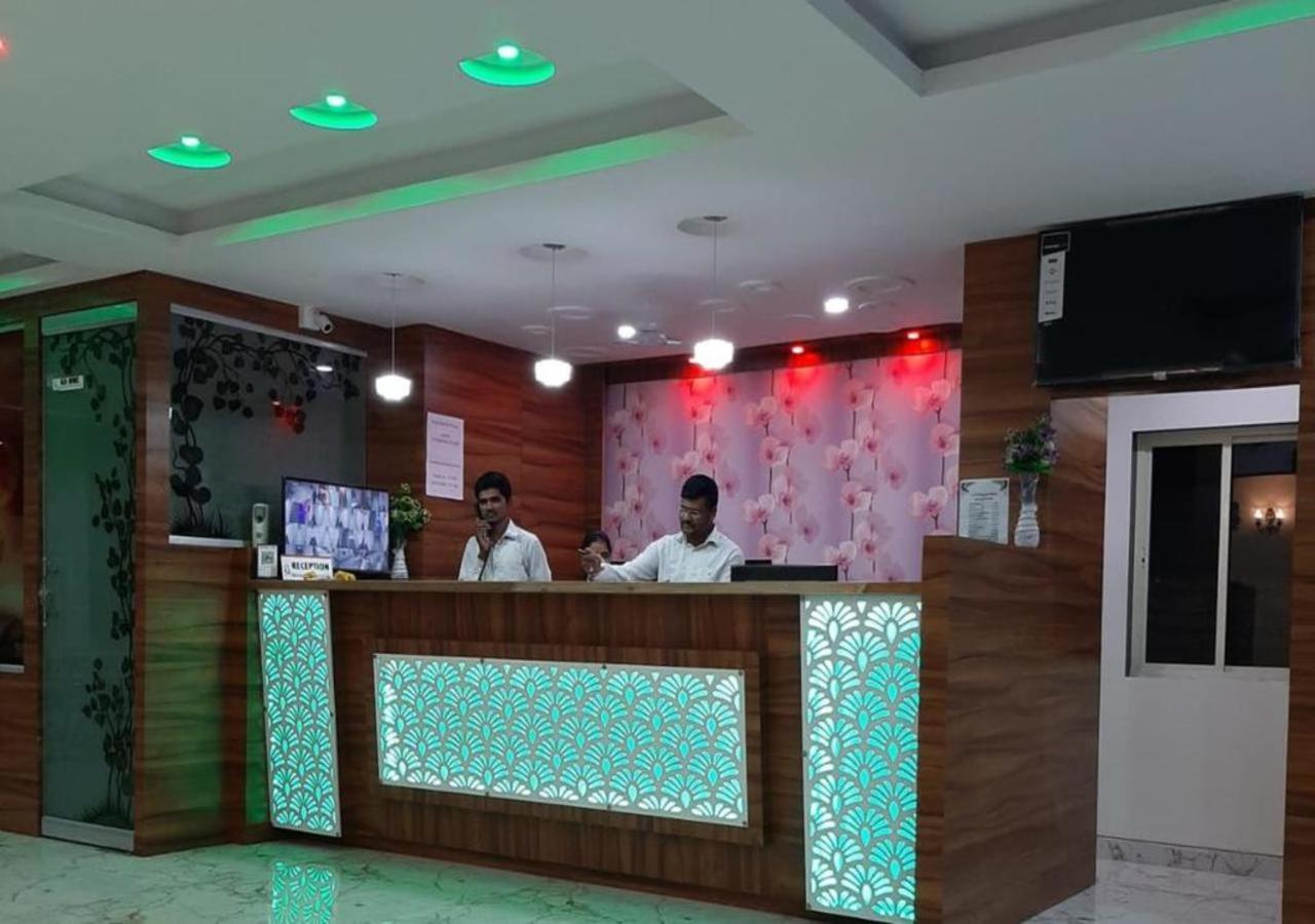 Hotel Sai Sk Palace Shirdi Exteriör bild
